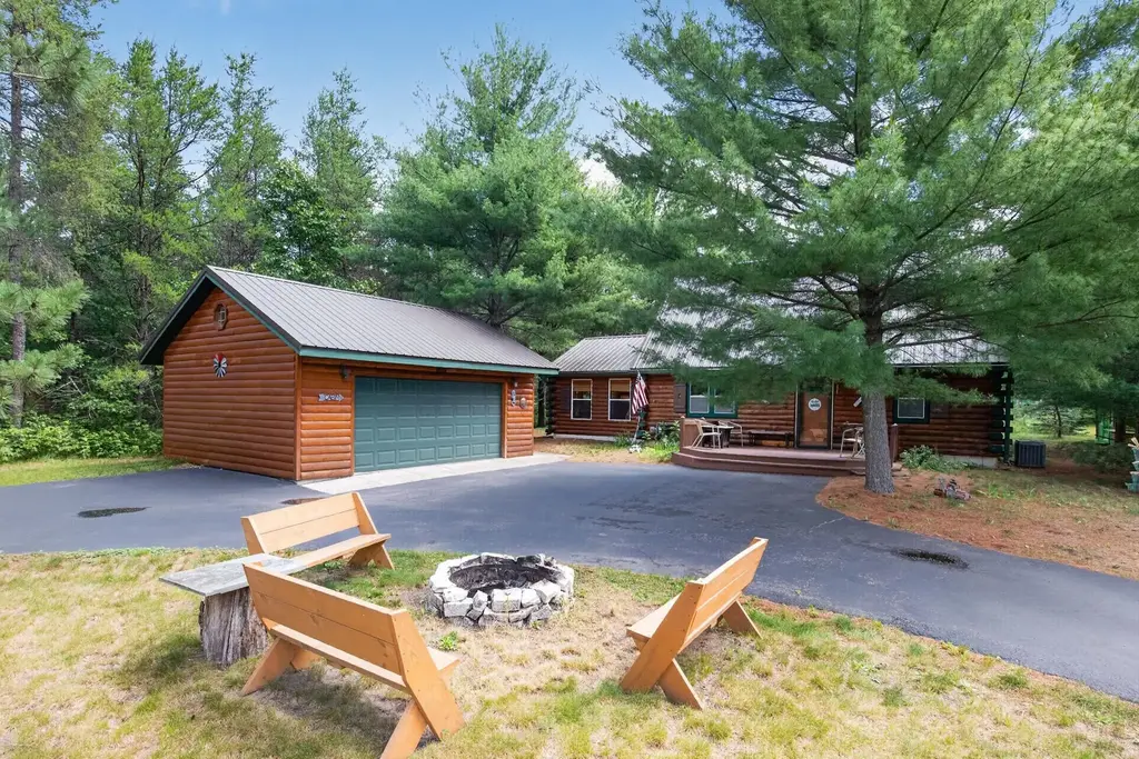 W5841 Beach Drive, Germantown