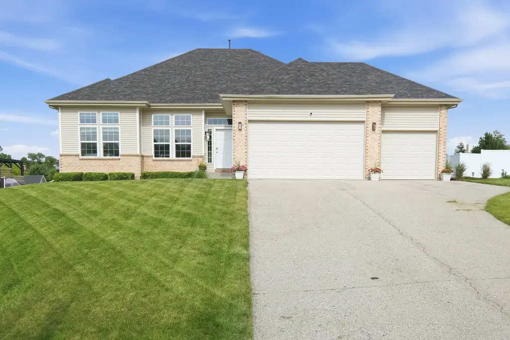 11326 N Crestwood Drive, Milton