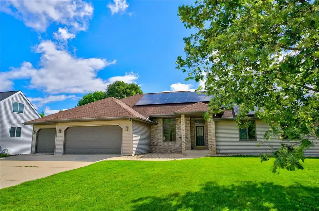 720 Waveland Road, Janesville