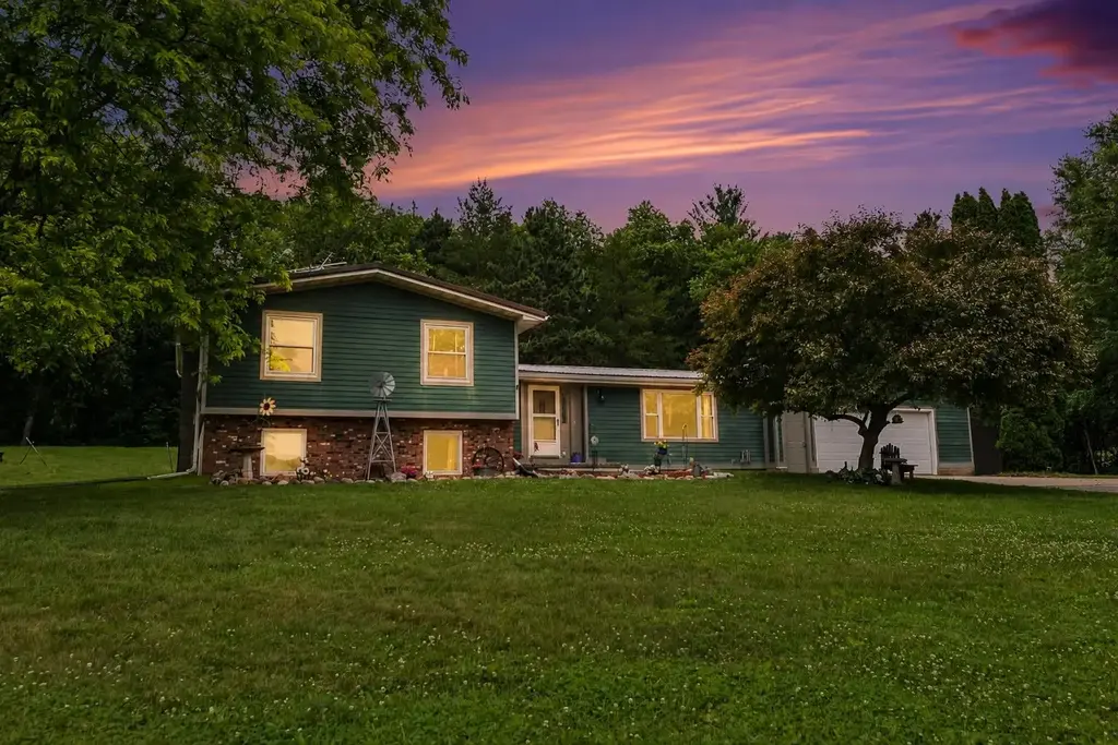 S3285 Lake Virginia Road, Excelsior