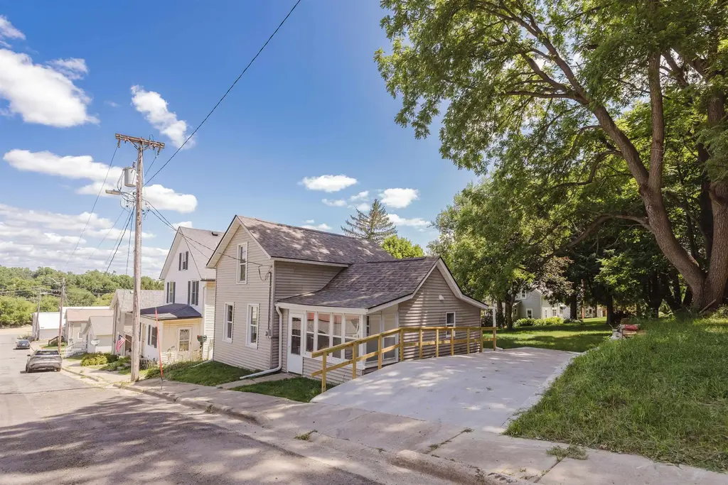 700 Railroad Street, Blanchardville