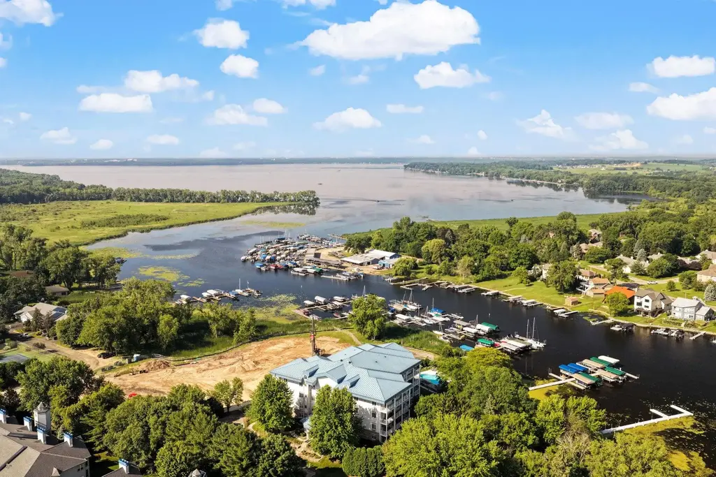 #102 - 5355 Hansons Landing, Westport