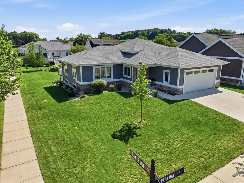 233 Greenway Circle, Deerfield