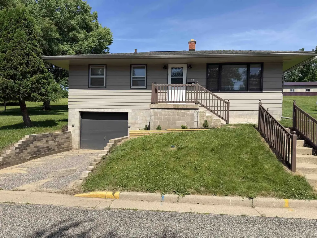 404 N Brooklyn Avenue, Elroy