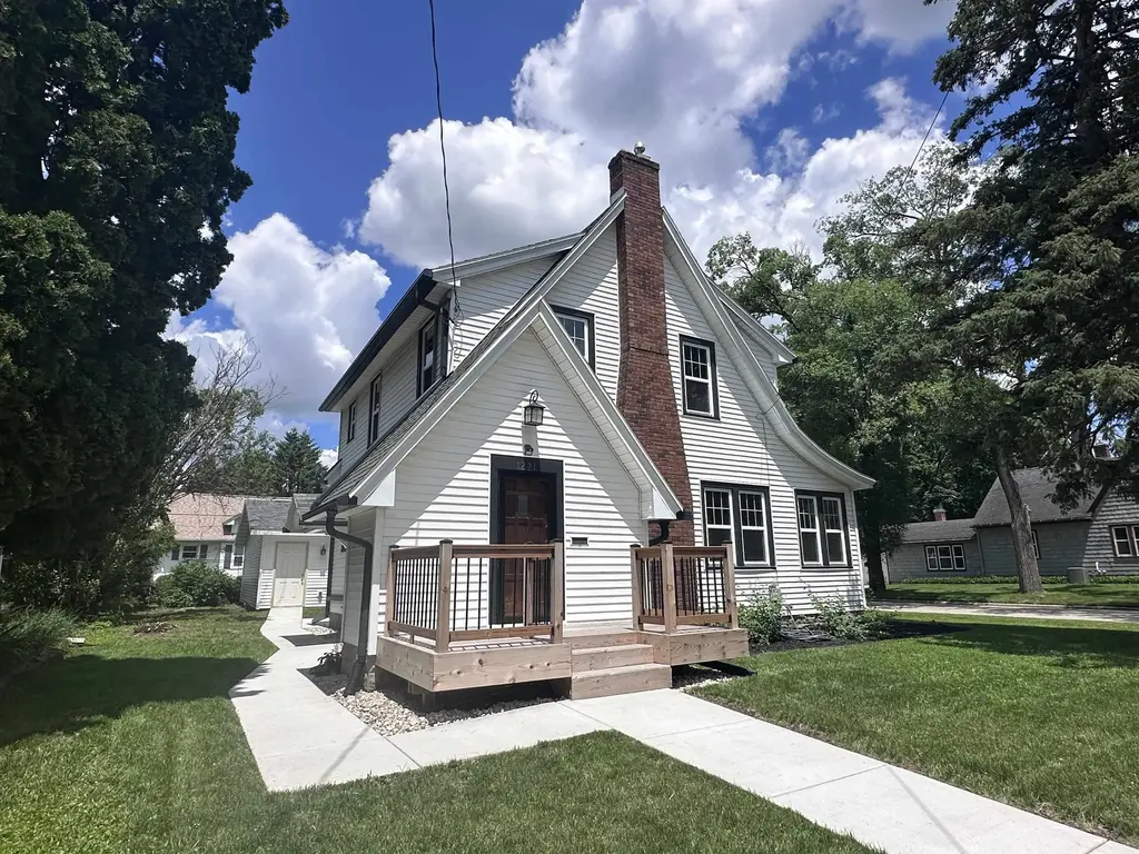 1221 Grace Street, Janesville