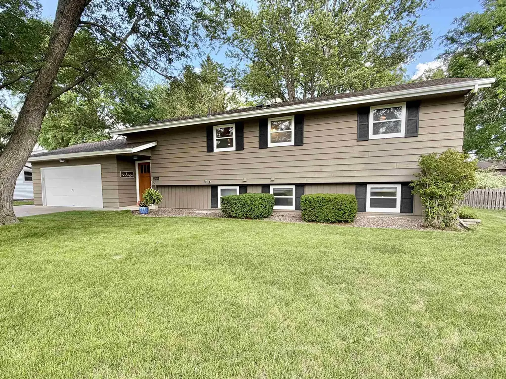 744 Sussex Drive, Janesville