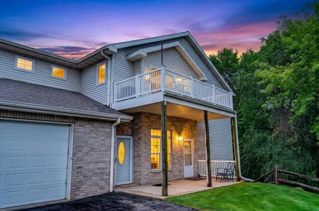 W11563 Island View Court, Lodi