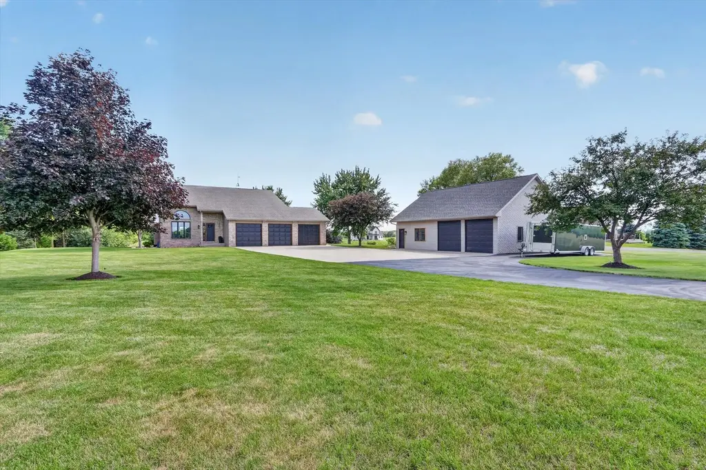 5542 E L T Townline Road, Turtle