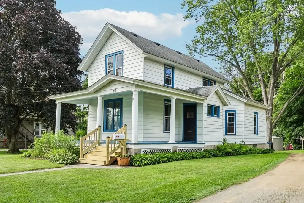 400 E Washington Street, Lake Mills