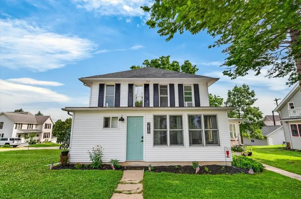218 6th Avenue, New Glarus