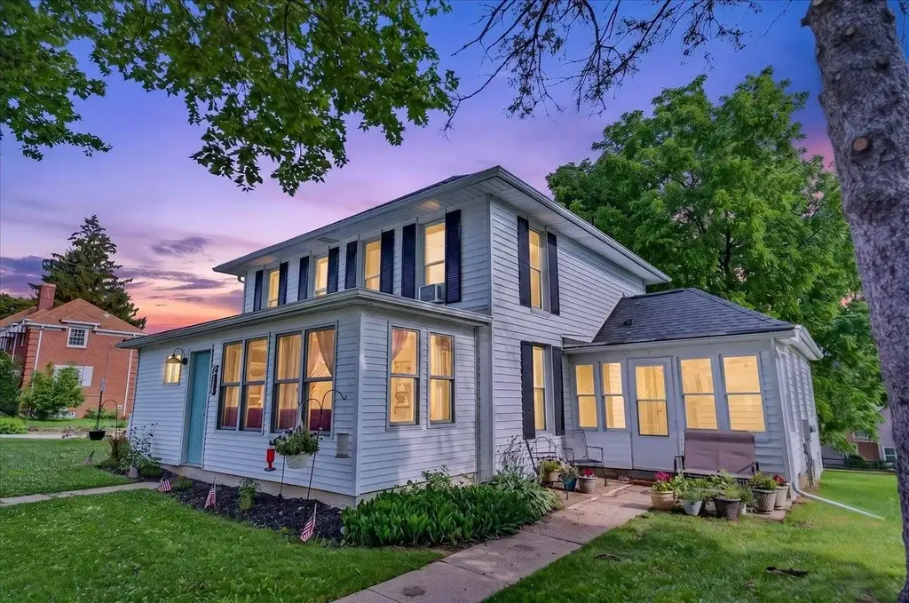 218 6th Avenue, New Glarus