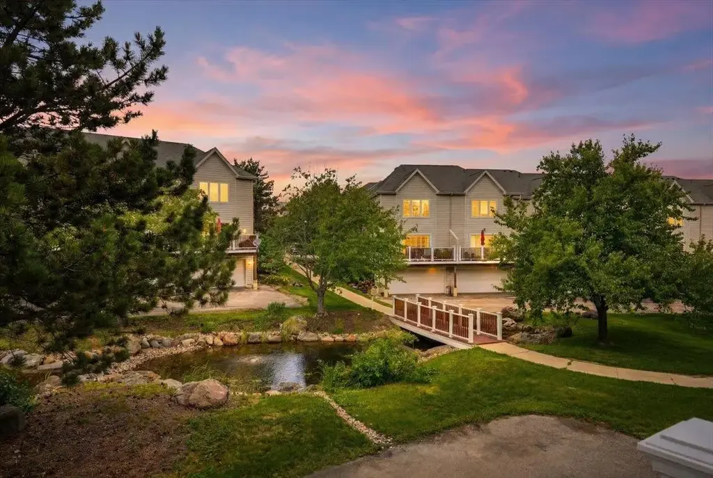 5462 Coachman Place, Fitchburg
