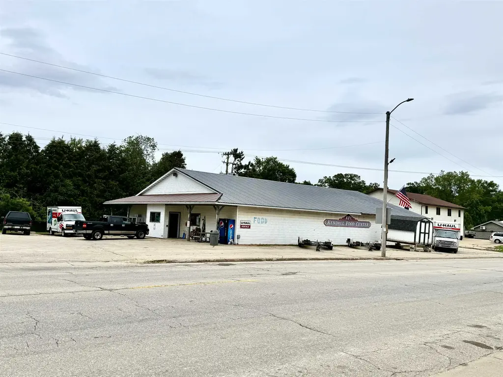 O E South Railroad Street, Kendall