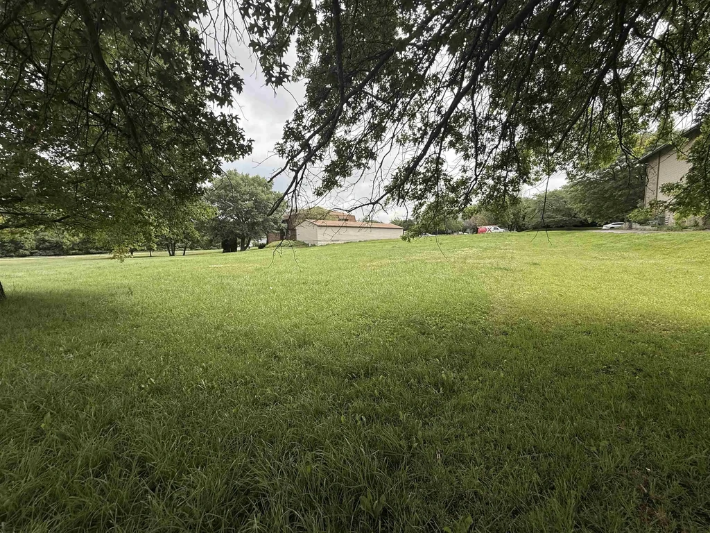 808 Cheshire Court, Freeport