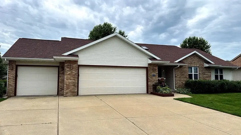 704 Augusta Drive, Waunakee