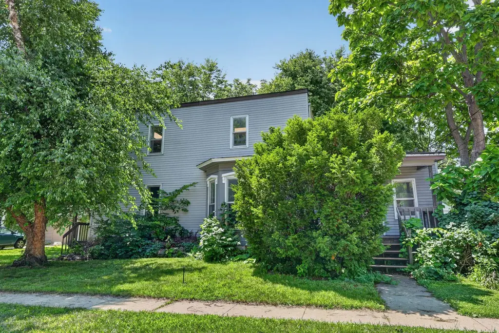 903 E 2nd Avenue, Brodhead