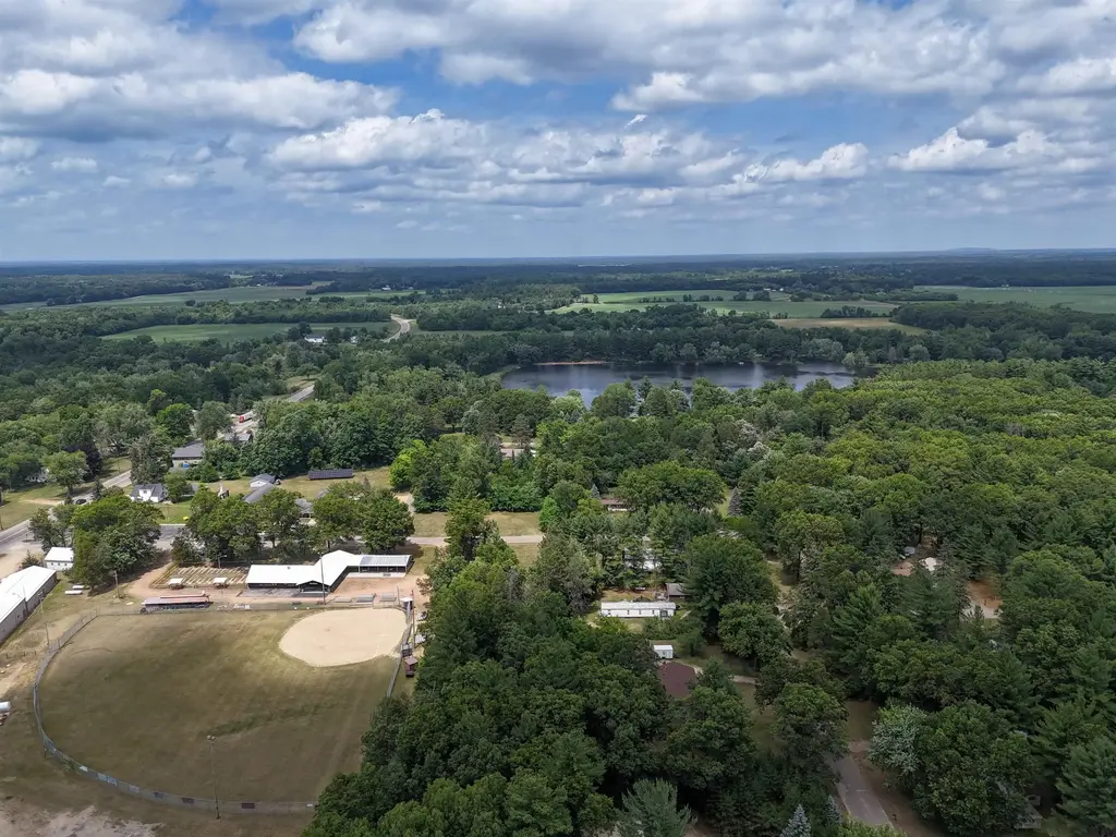 1590 Lake Drive, Strongs Prairie