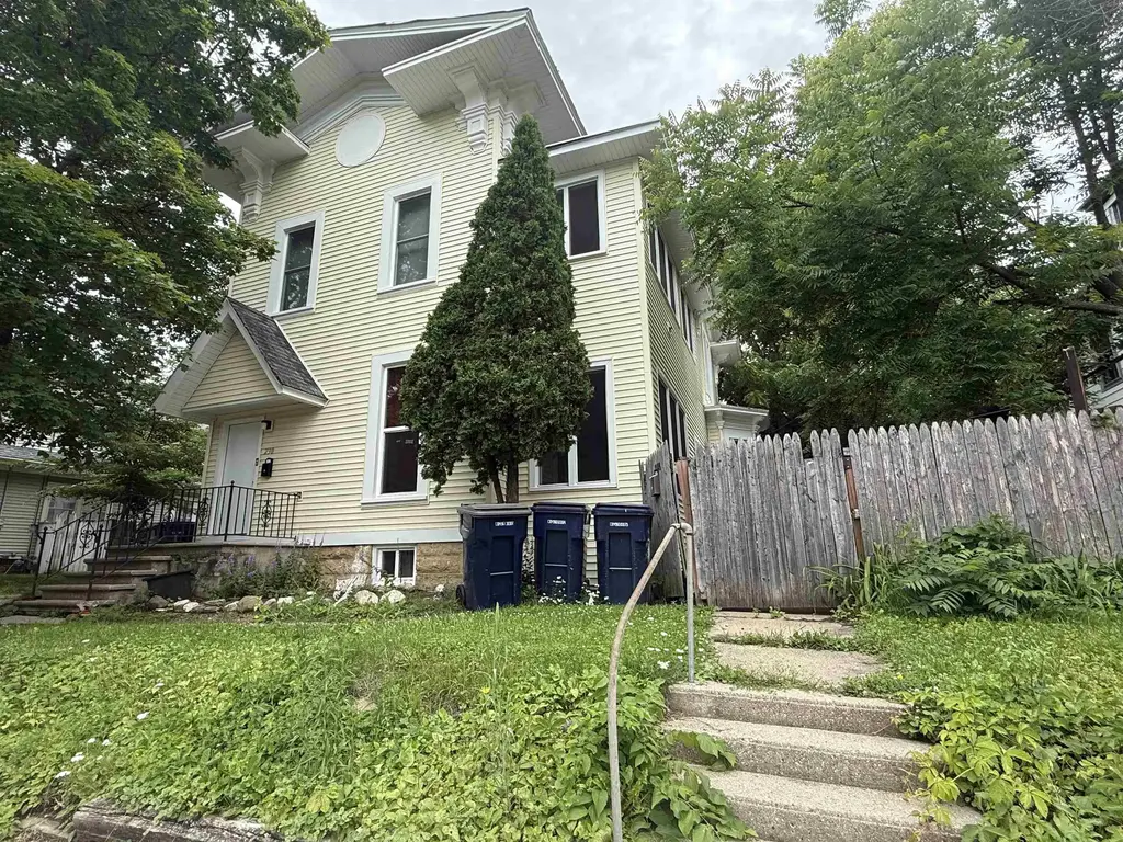228 Milton Avenue, Janesville