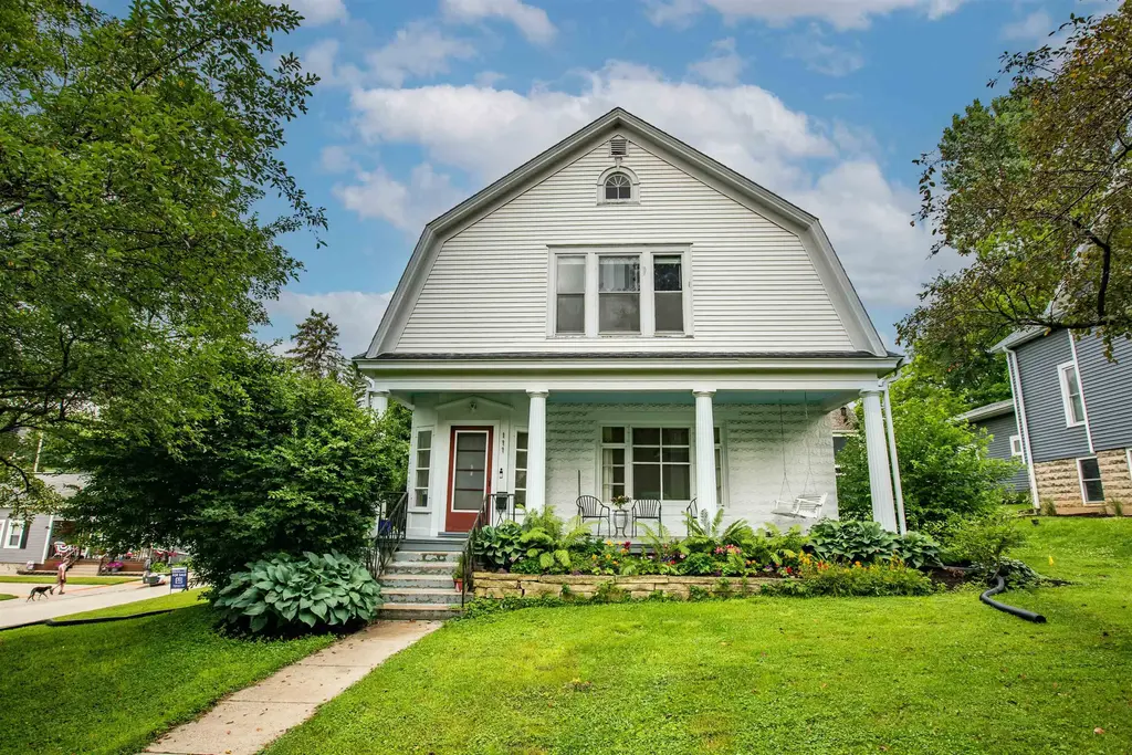 111 S Iowa Street, Mineral Point