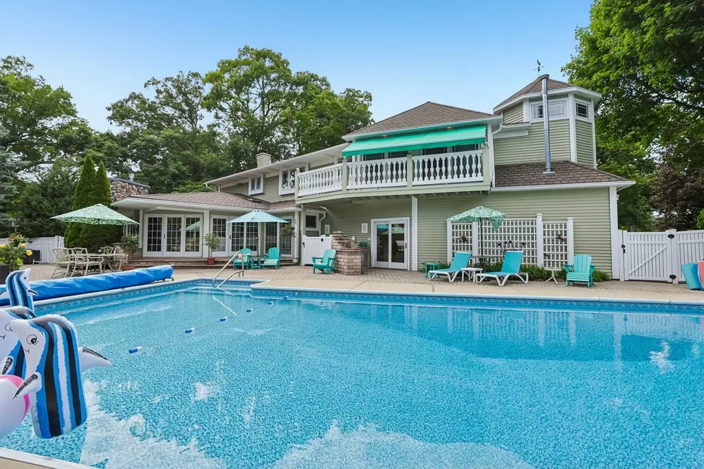 702 Glenwood Court, Jefferson