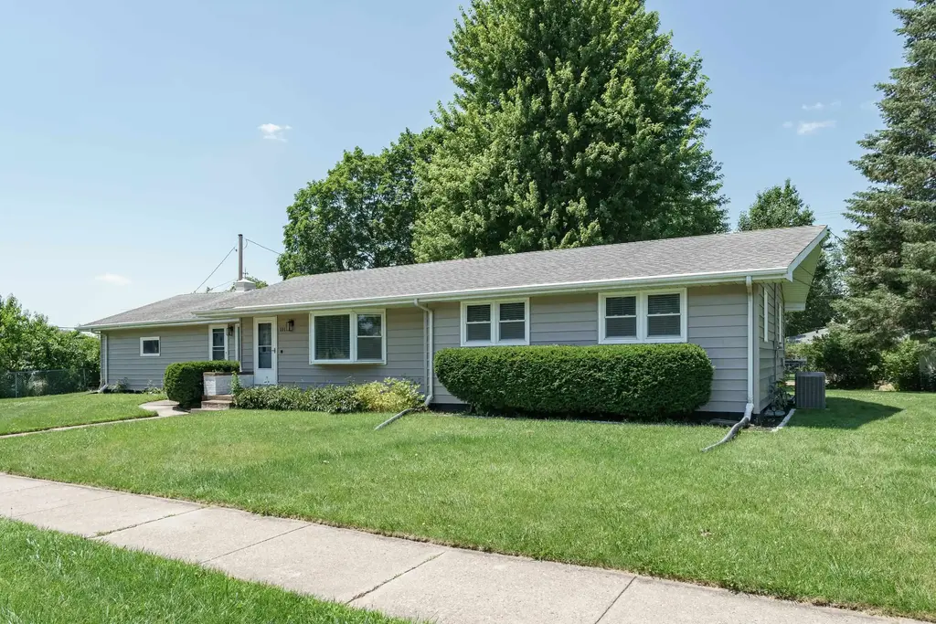 101 N Clear Lake Avenue, Milton