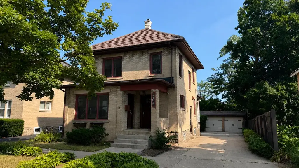 306 E Edgewater Street, Portage