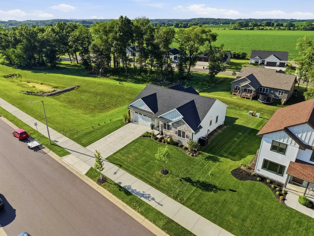 413 Gunderson Drive, Portage