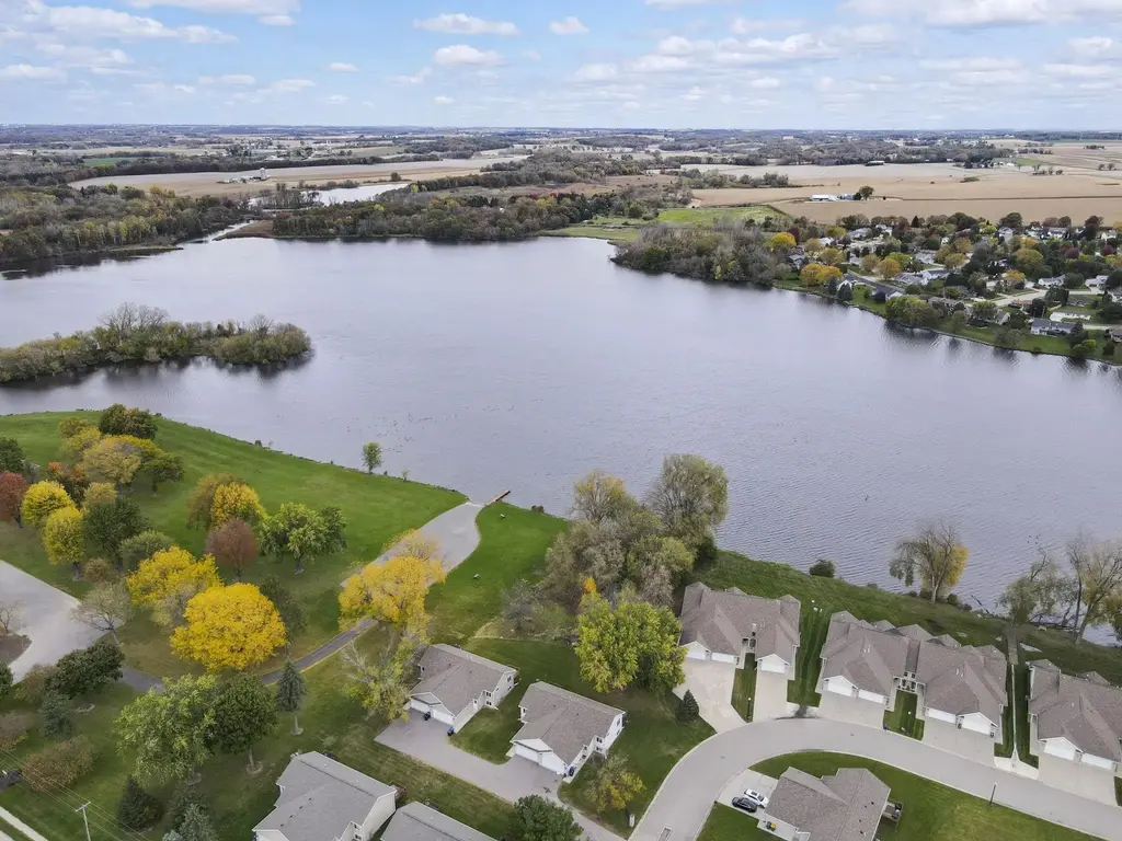 922-932 Waters Edge Court, Marshall