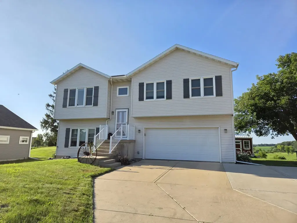 6738 Henry Road, Montrose