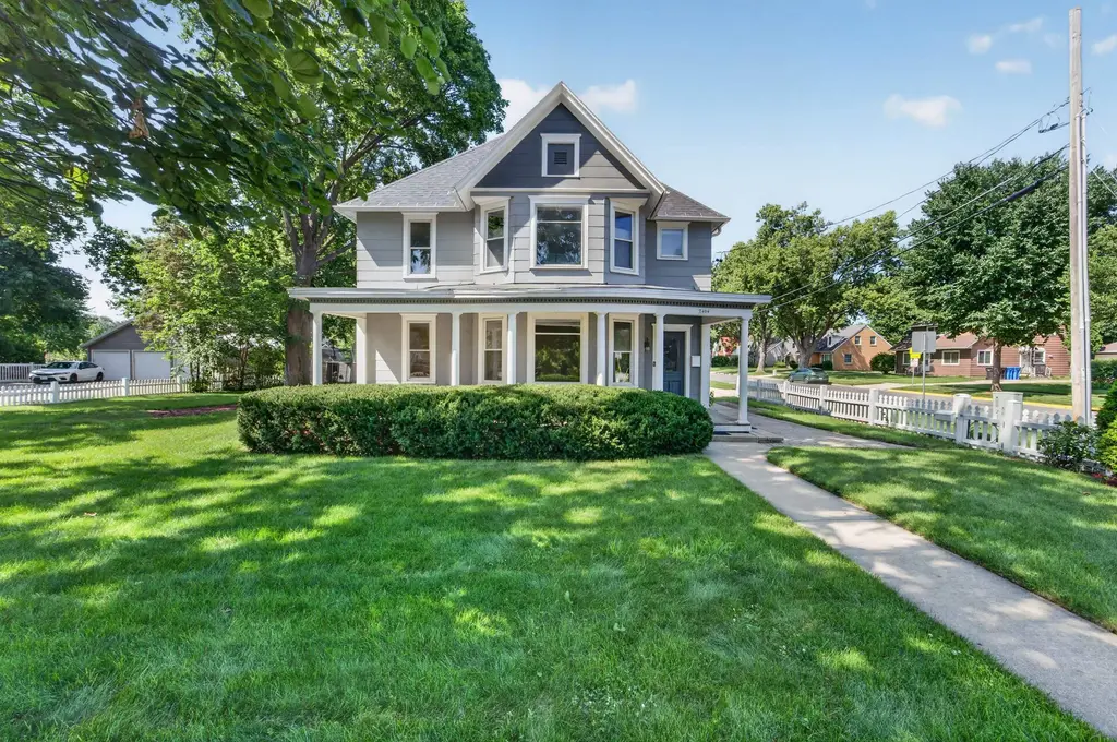 7404 University Avenue, Middleton