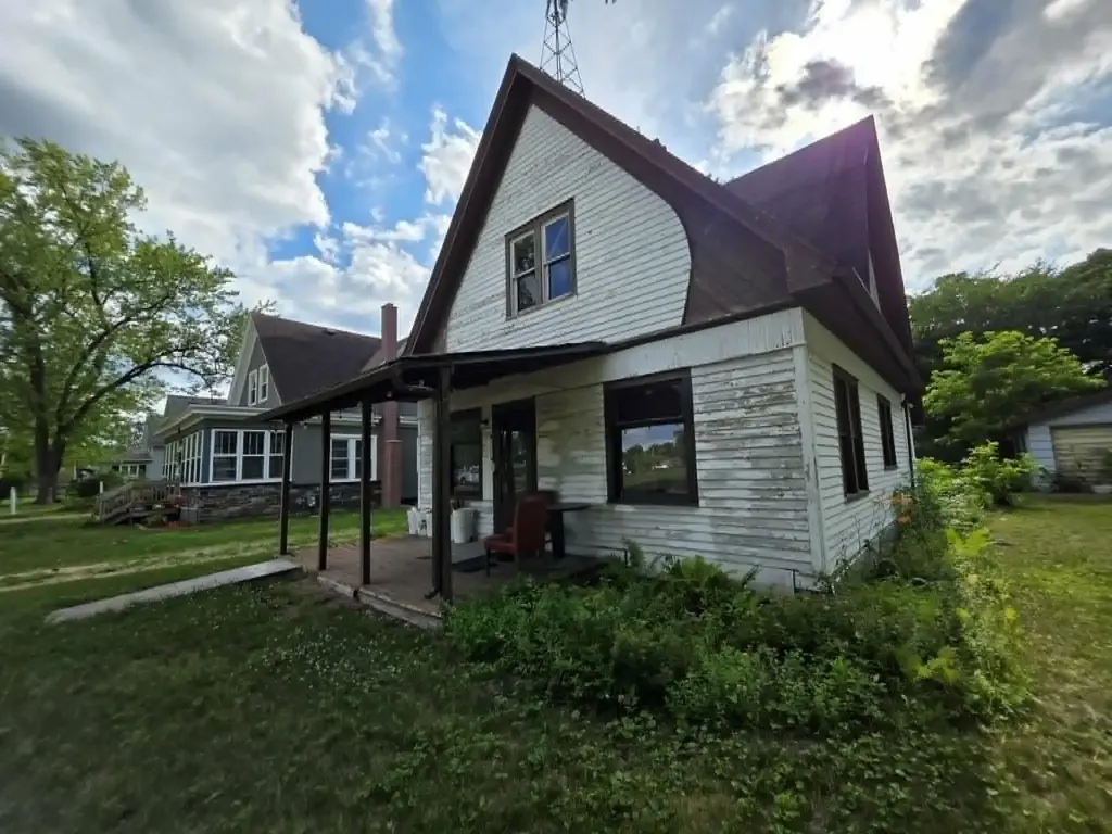 225 S Linden Street, Adams