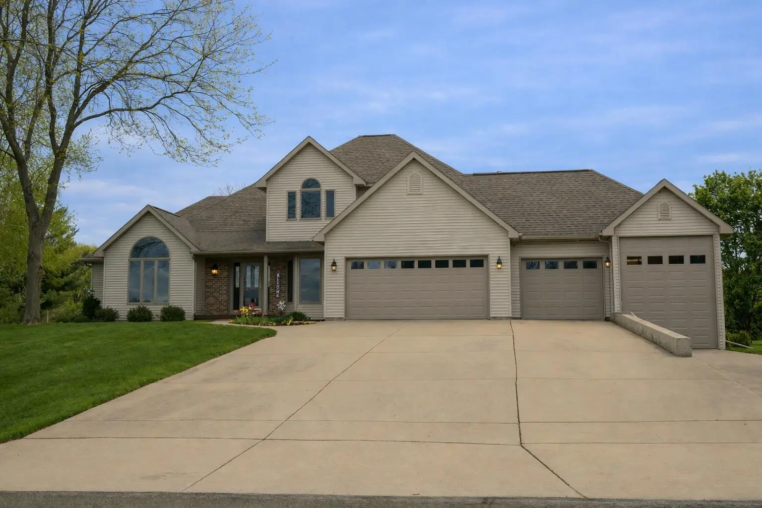 Photo of Listing #2027836
