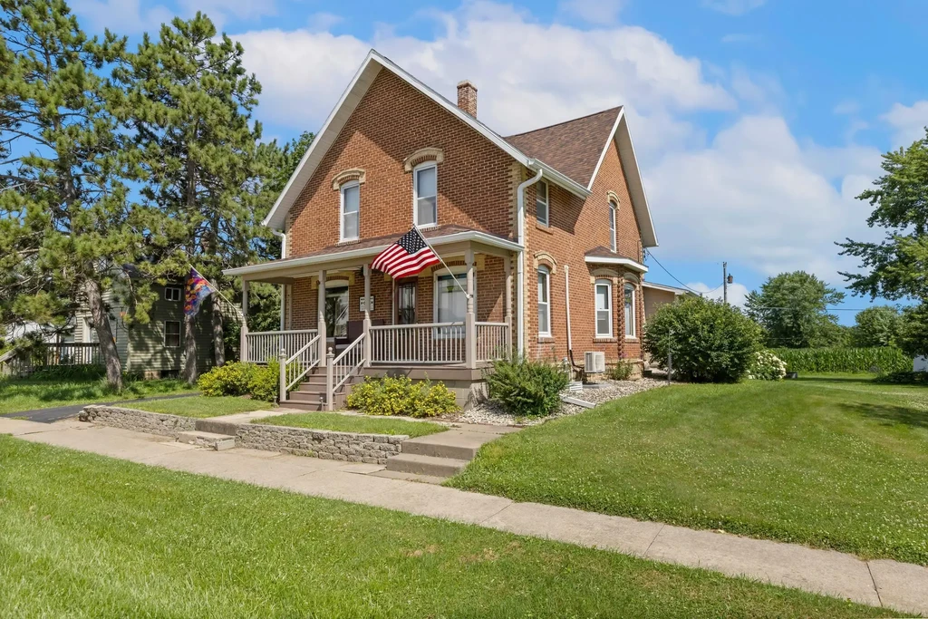 210 W Main Street, Hustler