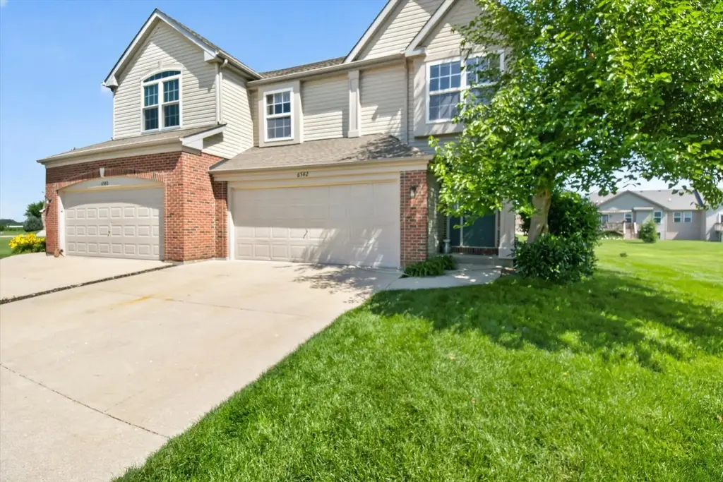 6582 Kristines Way, South Beloit