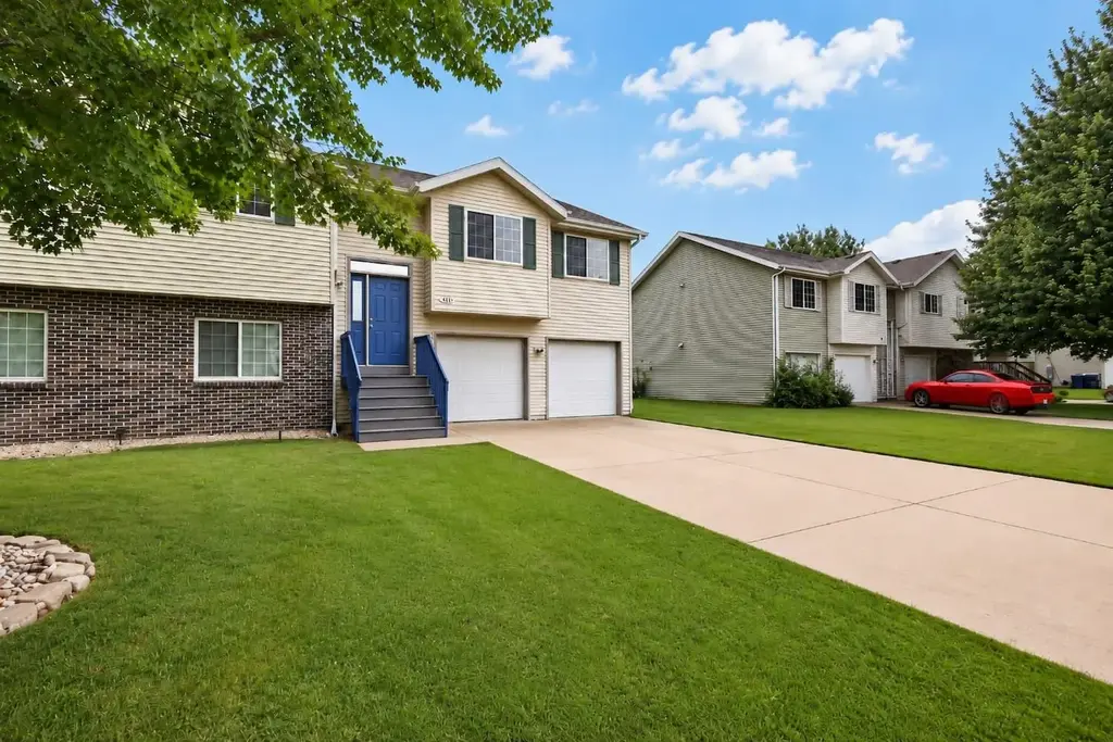 413 Morningside Drive, Deerfield