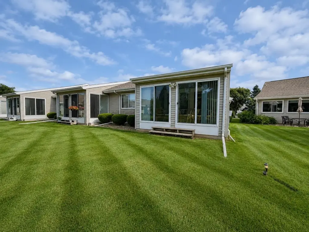 #726 - 726 Kensington Square, Stoughton