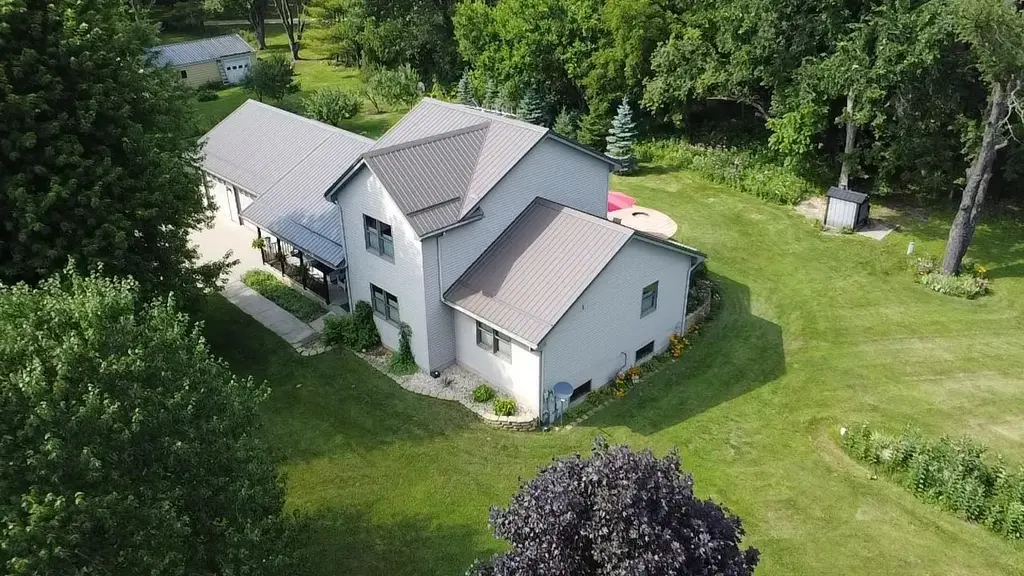 5352 N River Road, Janesville