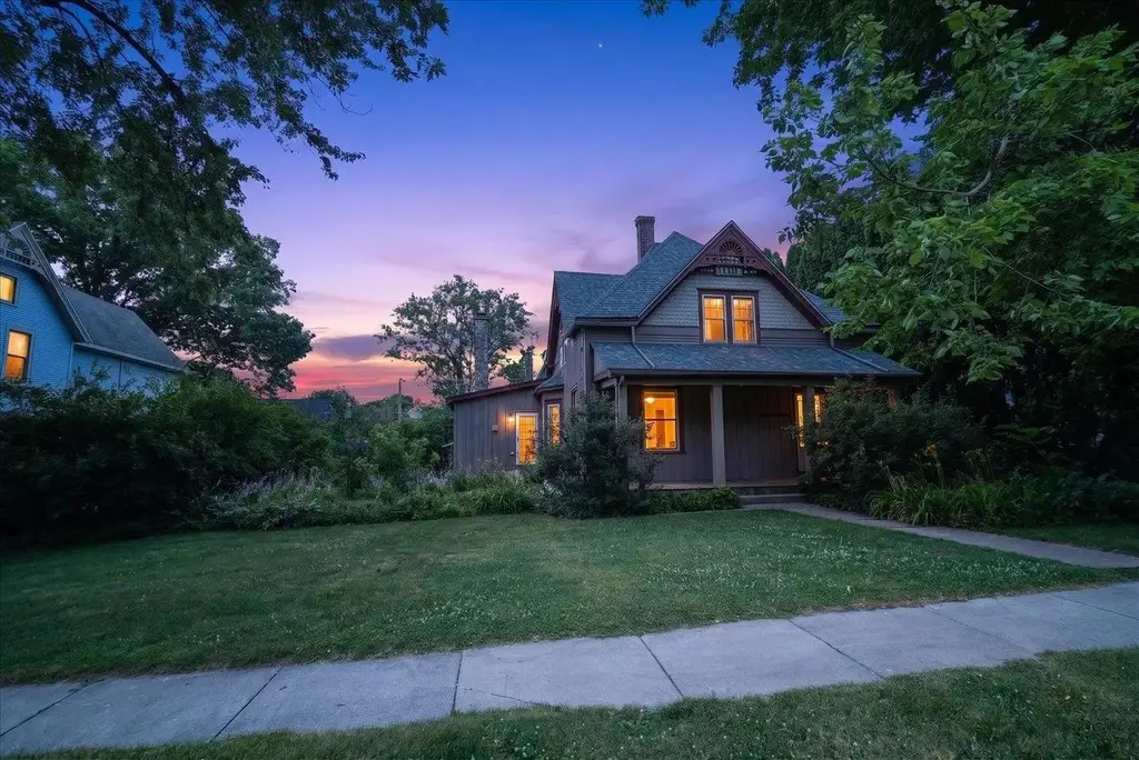 212 S 5th Street, Mount Horeb