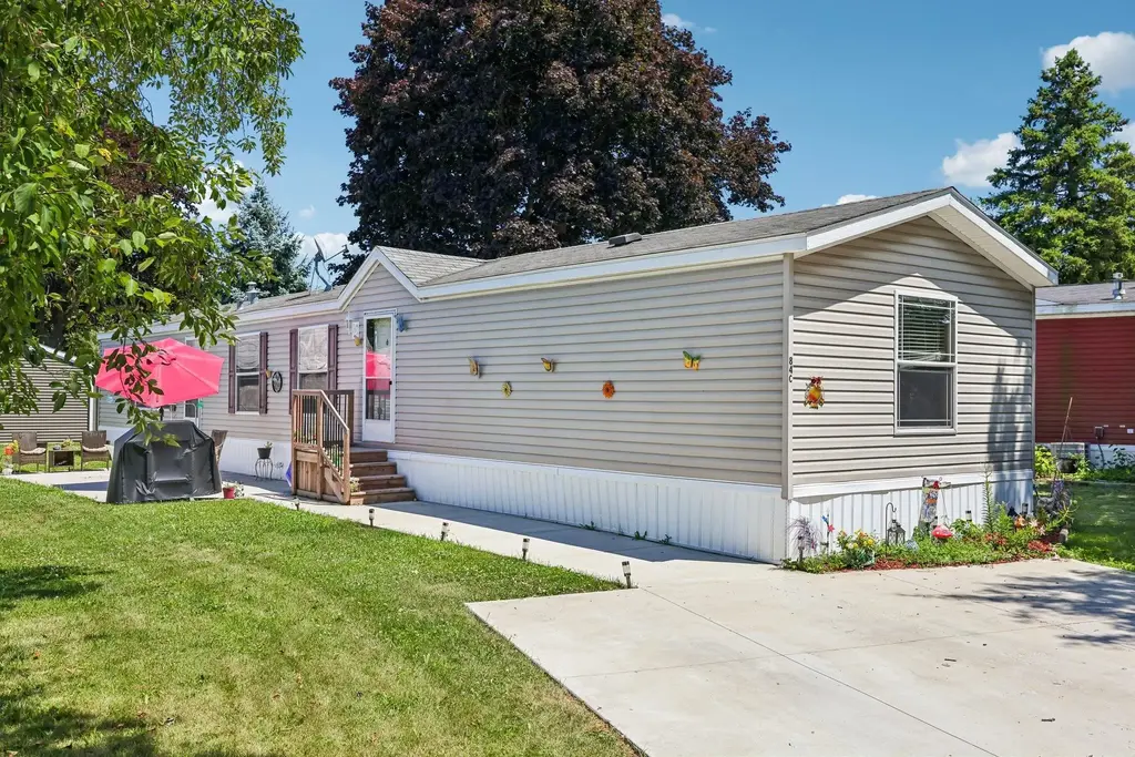 #84c - 15941 Durand Avenue, Yorkville