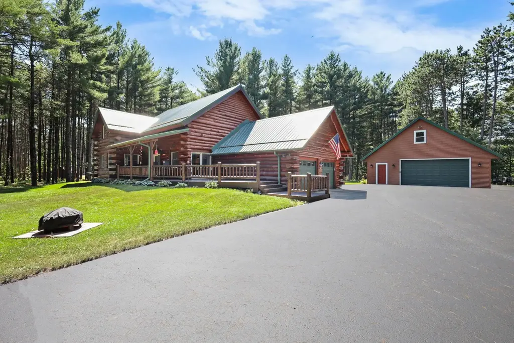 E4519 Maple Court, Spring Green