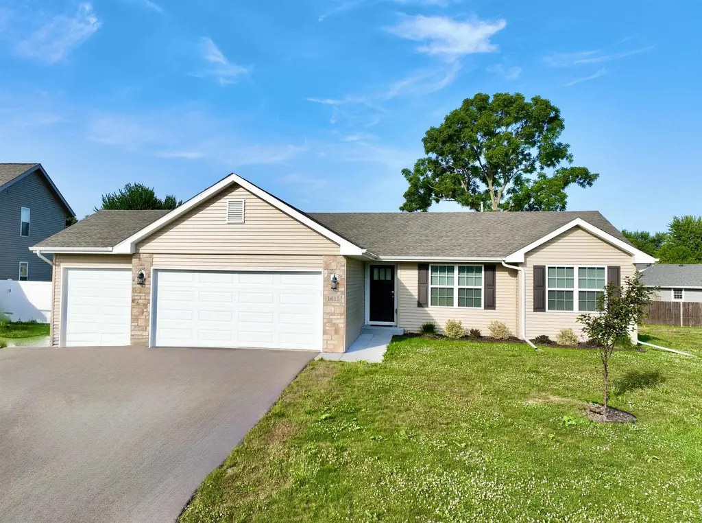 1615 Lee Lane, Janesville