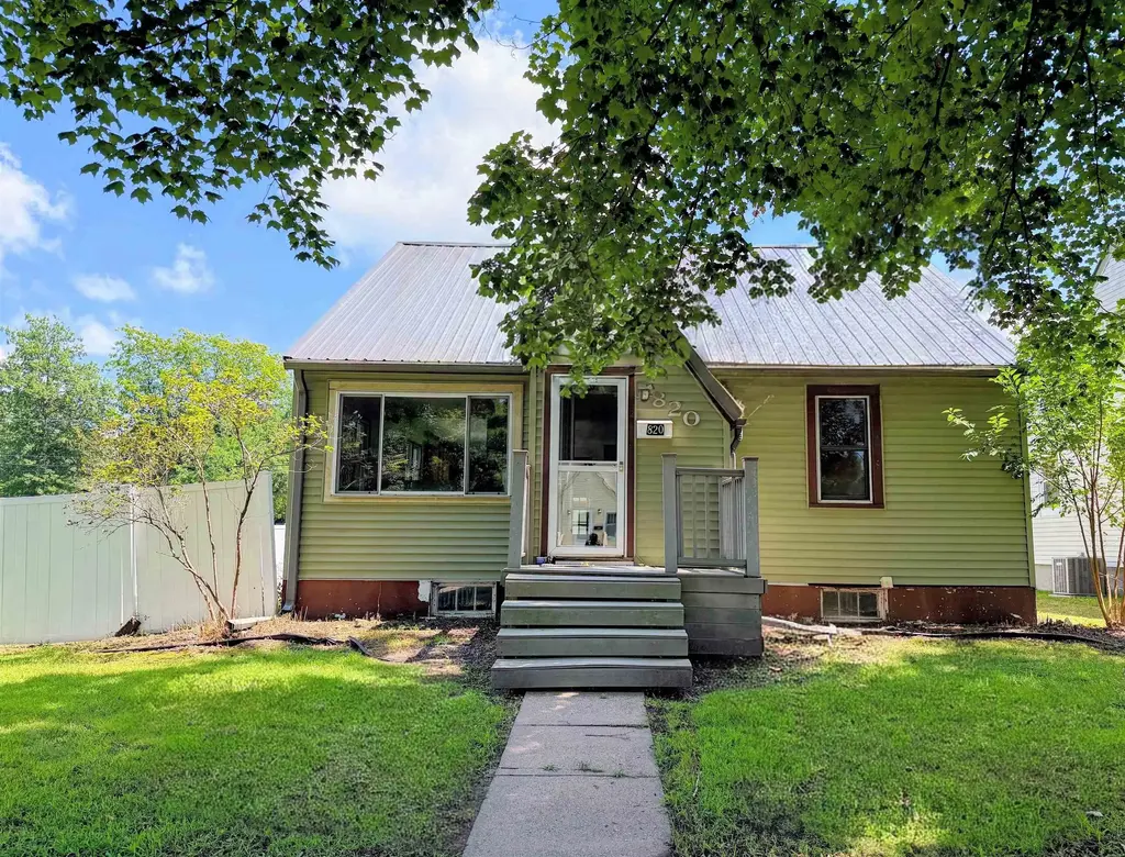 820 N Wacouta Avenue, Prairie Du Chien