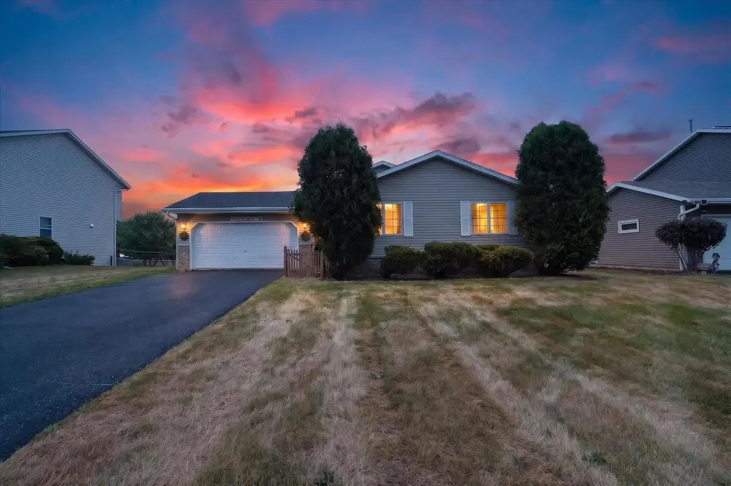 2306 Pine View Lane, Janesville