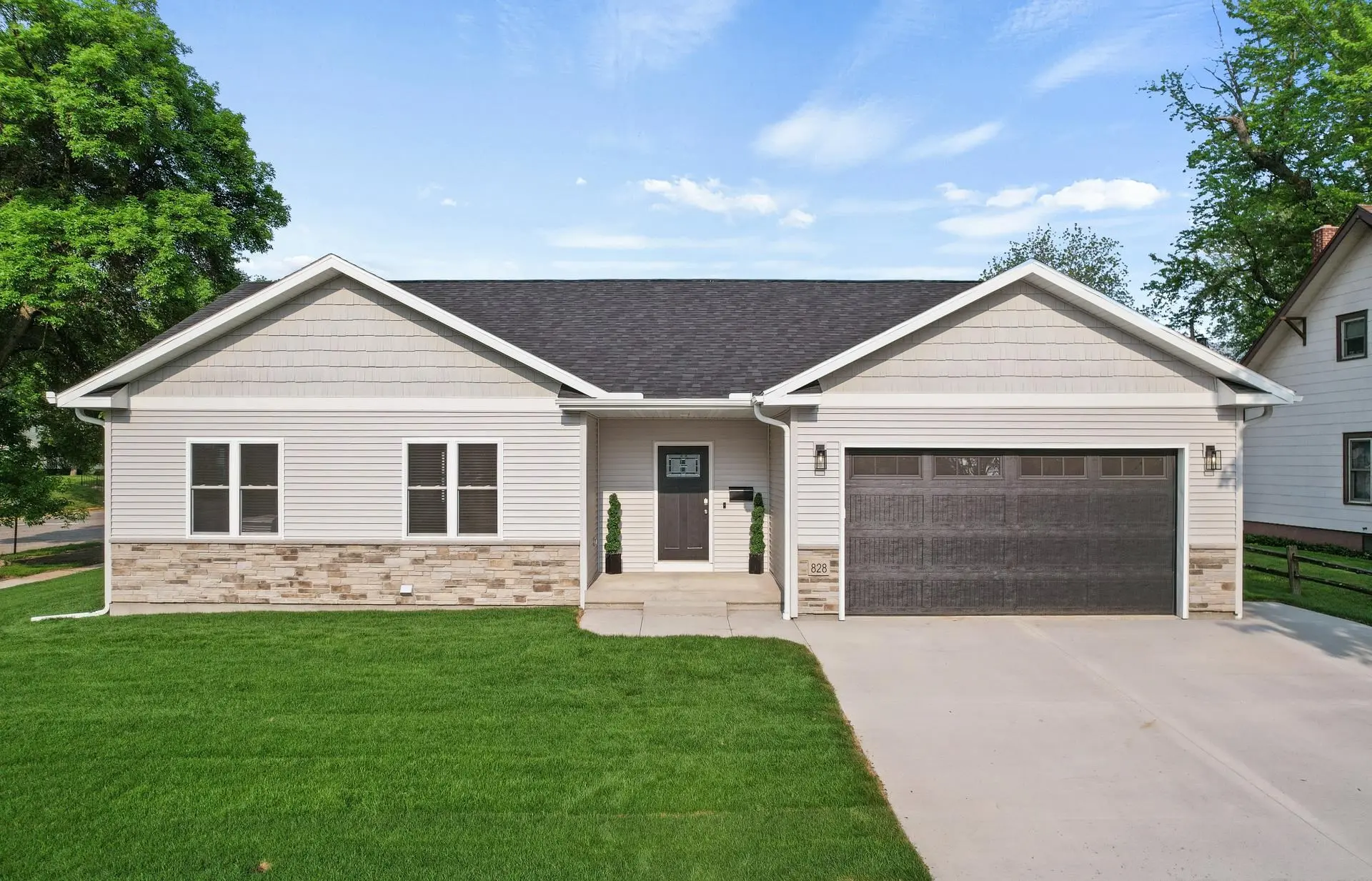Photo of Listing #2028608