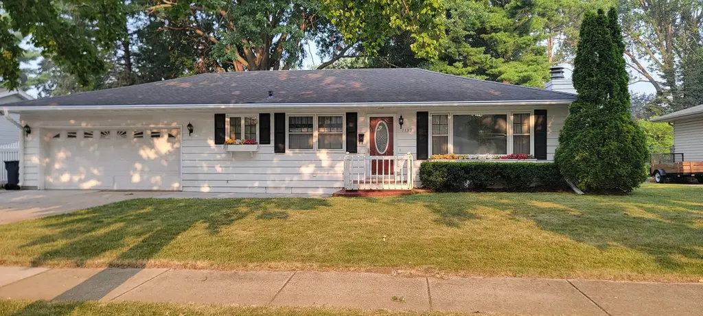 1133 N Claremont Drive, Janesville