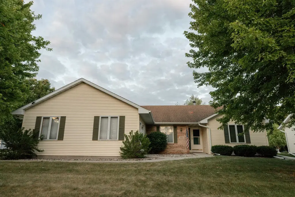 752 Westlawn Drive, Cottage Grove