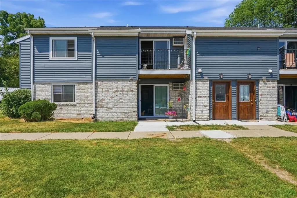 205 Whispering Pines Way, Fitchburg