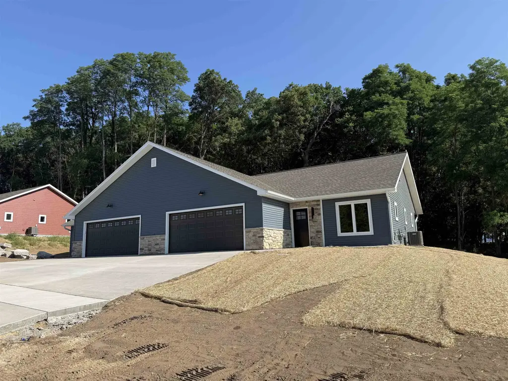 1081 Rusalka Circle, Reedsburg