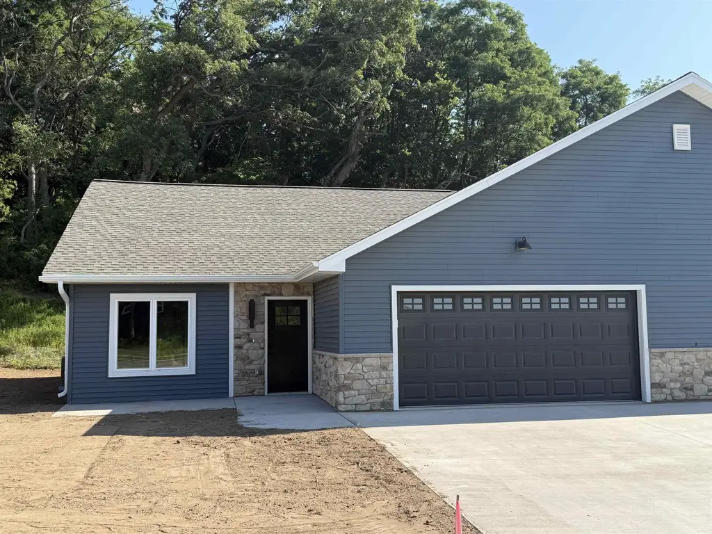 1083 Rusalka Circle, Reedsburg