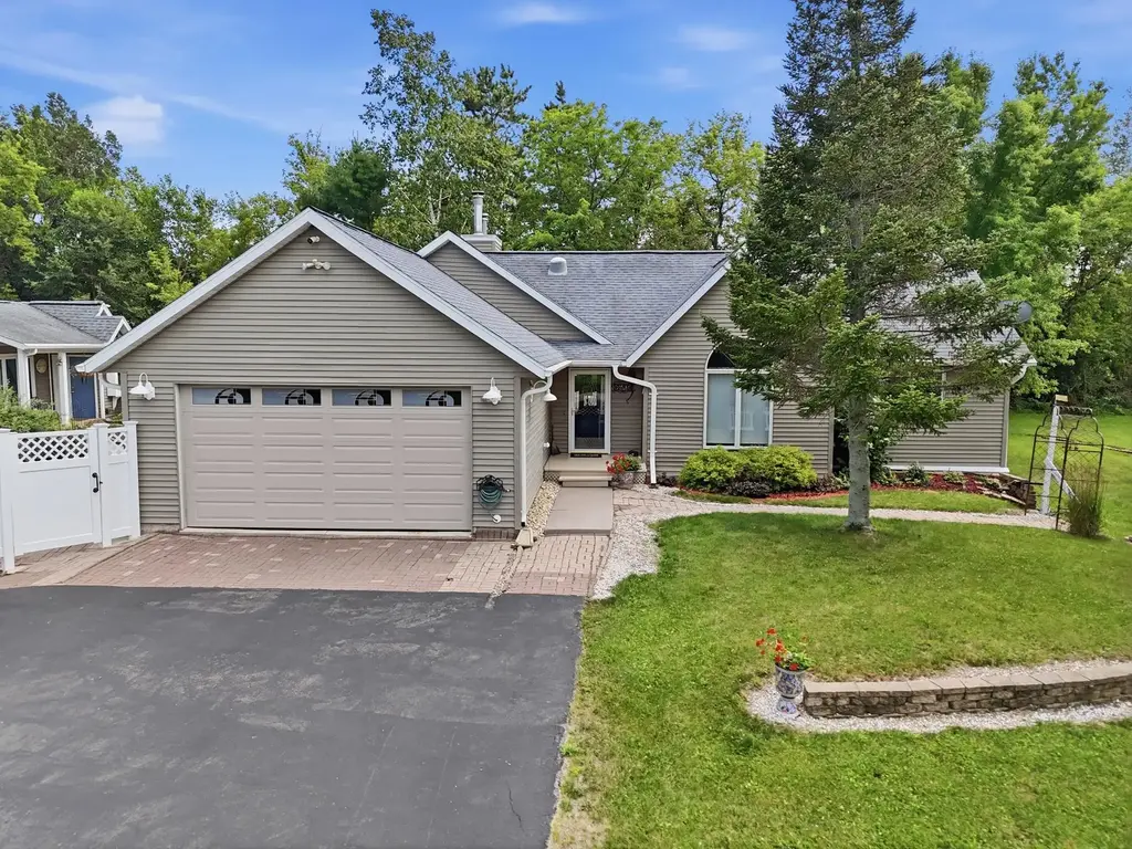 W6479 Gem Avenue, Moundville